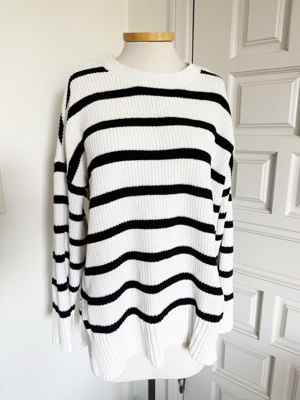Sanctuary Black & White Striped Crewneck Sweater Size Large